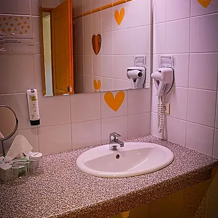 Logis Restaurant La Petite Alsace Hotel 3*